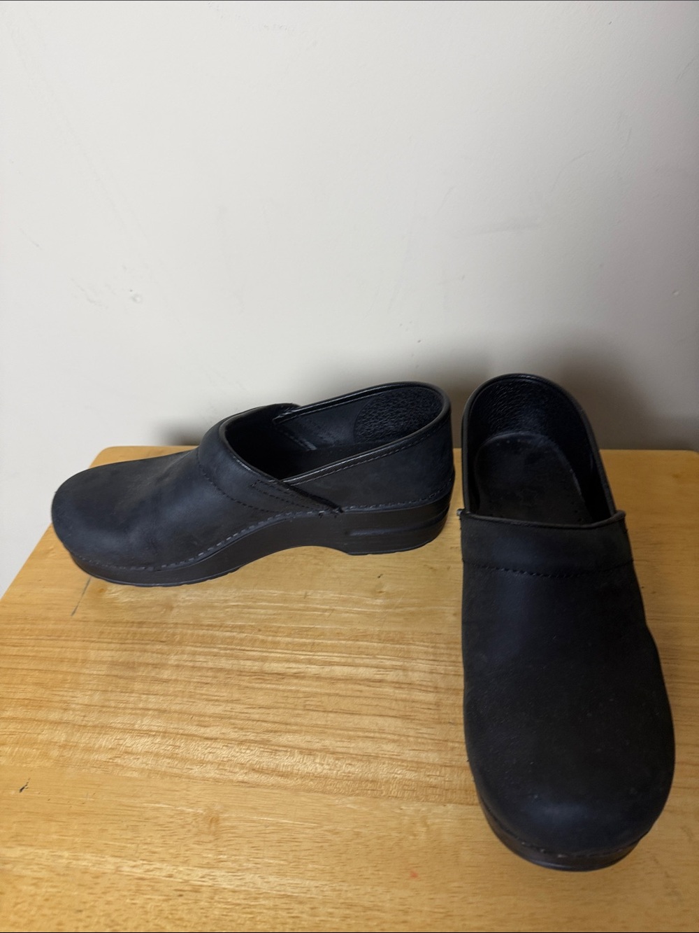 Dansko Professional Black Oiled Leather Clogs size EU 39 US 9 nursing mule